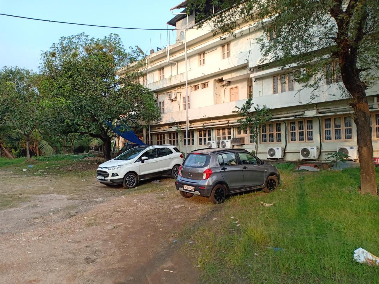 Hotel Woodlands Chottanikara Kültér fotó