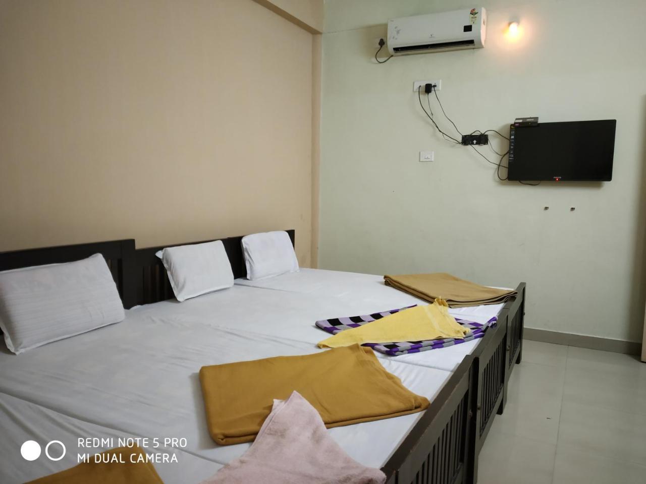 Hotel Woodlands Chottanikara Kültér fotó